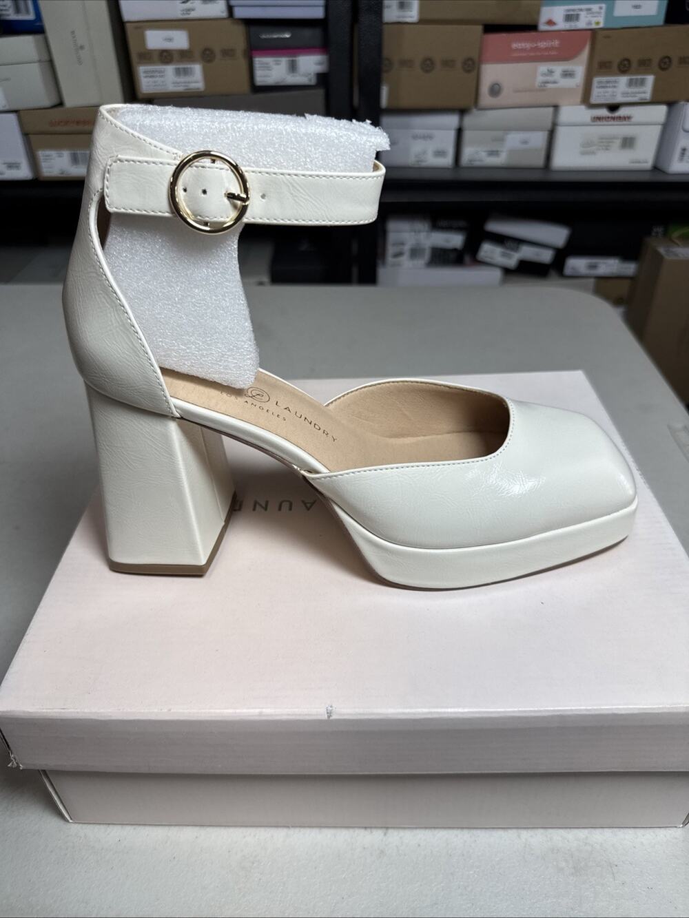 Women's 10 Chinese Laundry Oaklen Cream Patent M